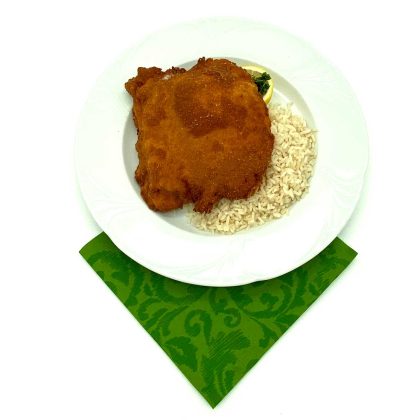 Gebackenes-Cordon-bleu-vom-Schwein,-gefüllt-mit-Rauchschinken-und-Bergkäse,-mit-Reis