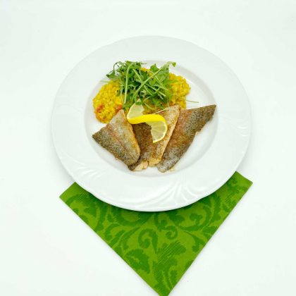 Gegrillte_Lachsforellenfilets_mit_Kürbisrisotto_Kirschparadeiser_Rucola