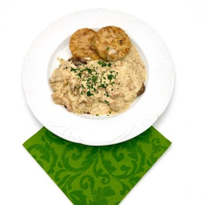 Gegrillter-Eierschwammerl-Rostbraten-mit-Serviettenknoedel