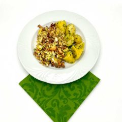 Geroestete-Eierschwammerl-mi-Ei,-dazu-Petersilerdaepfel